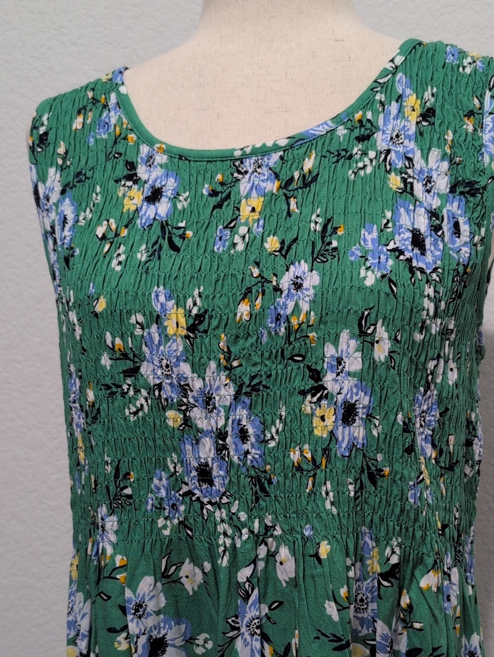 Croft & Barrow Floral Sleeveless Dress with Smocked Bodice Size Large - Picture 2 of 8